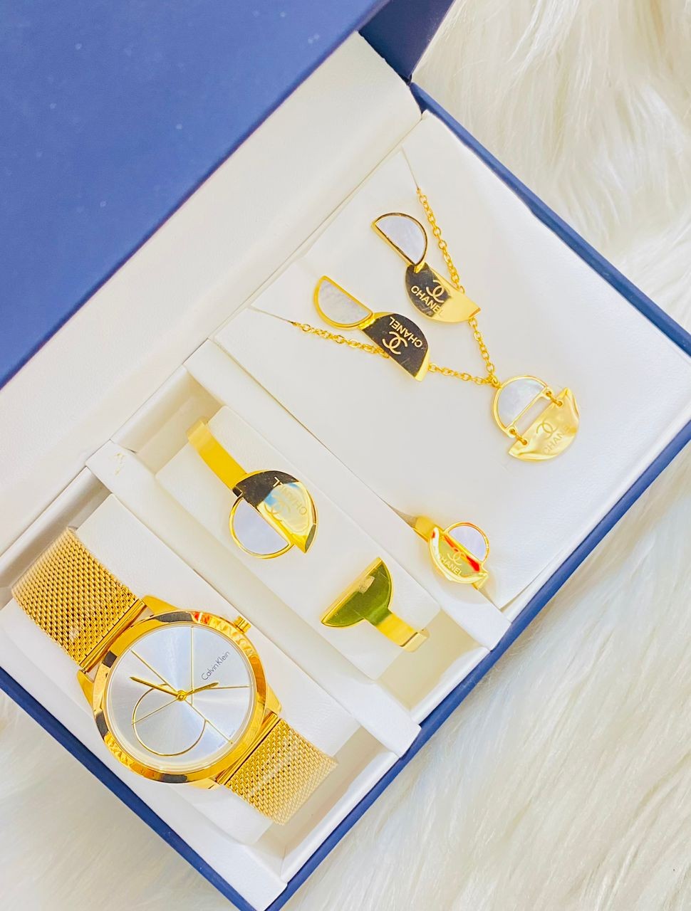 Pack Montre - Collier - Bague - Bracelet Pour Les Femmes De Qualité Supérieure Très Jolie Pour Les Grandes Cérémonies De Mariages Des Cadeaux