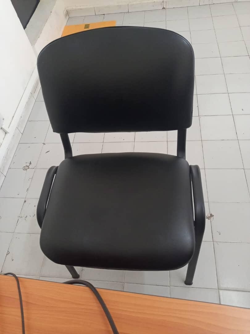 Chaise visiteur en Similicuir