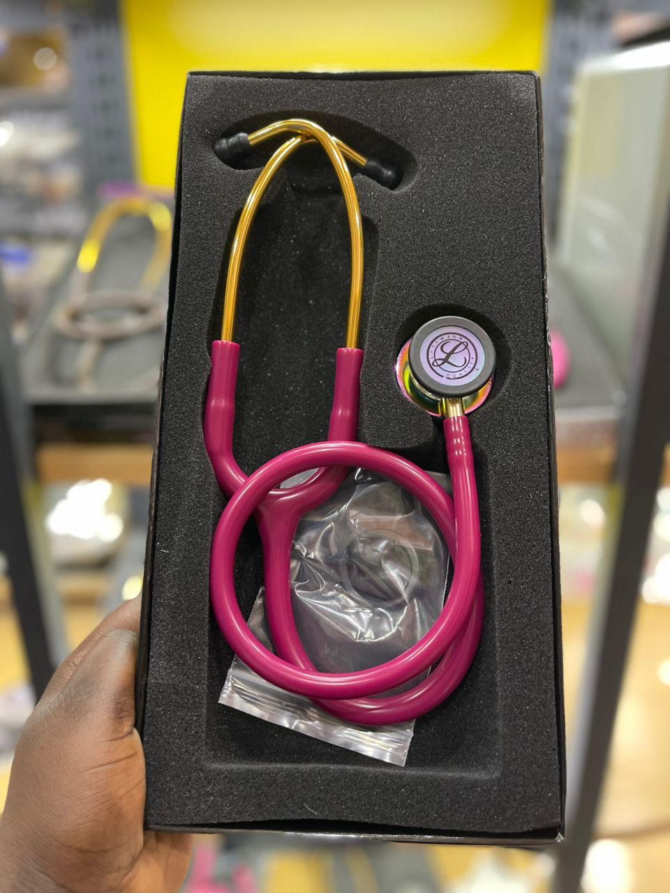 3M Littmann Classic III 2157 Stéthoscope pour nourrisson, pavillon finition arc-en-ciel, tube framboise de 71 cm, tige en laiton et casque d'écoute
