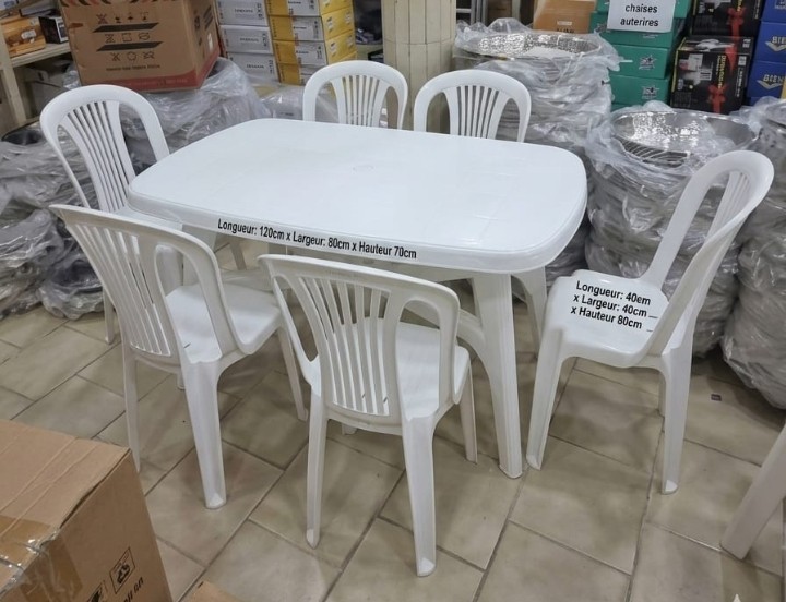 Table 1m20 + 6 Chaises en plastique
