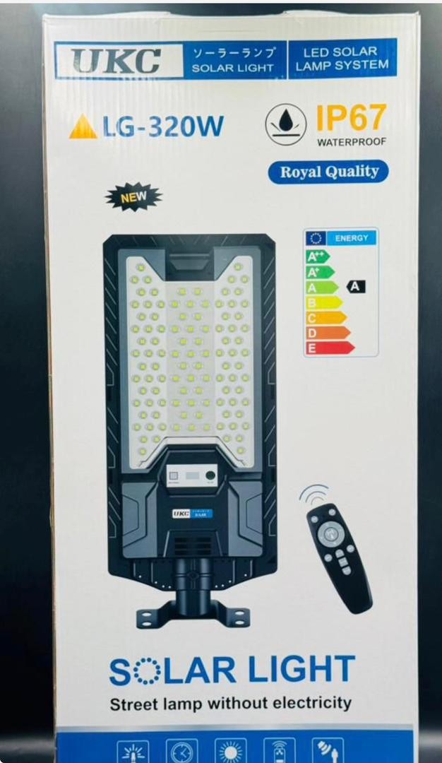 UKG Projecteur Solaire LG -320W Waterproof IP 67 Royal Quality