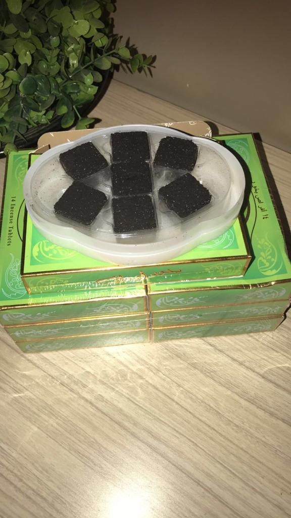 Khadlaj Bukhoor Asdaaf 14 comprimés d'encens fabriqués aux Émirats Arabes Unis