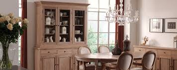 Vaisselier et Table a Manger avec Chaises de couleur bleue