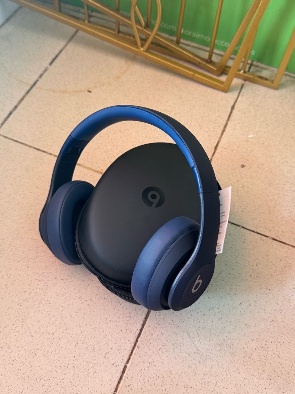 Beats Solo 4 Casque supra-auriculaire Bluetooth sans fil, compatible Apple et Android, jusqu'à 50 heures d'autonomie, noir