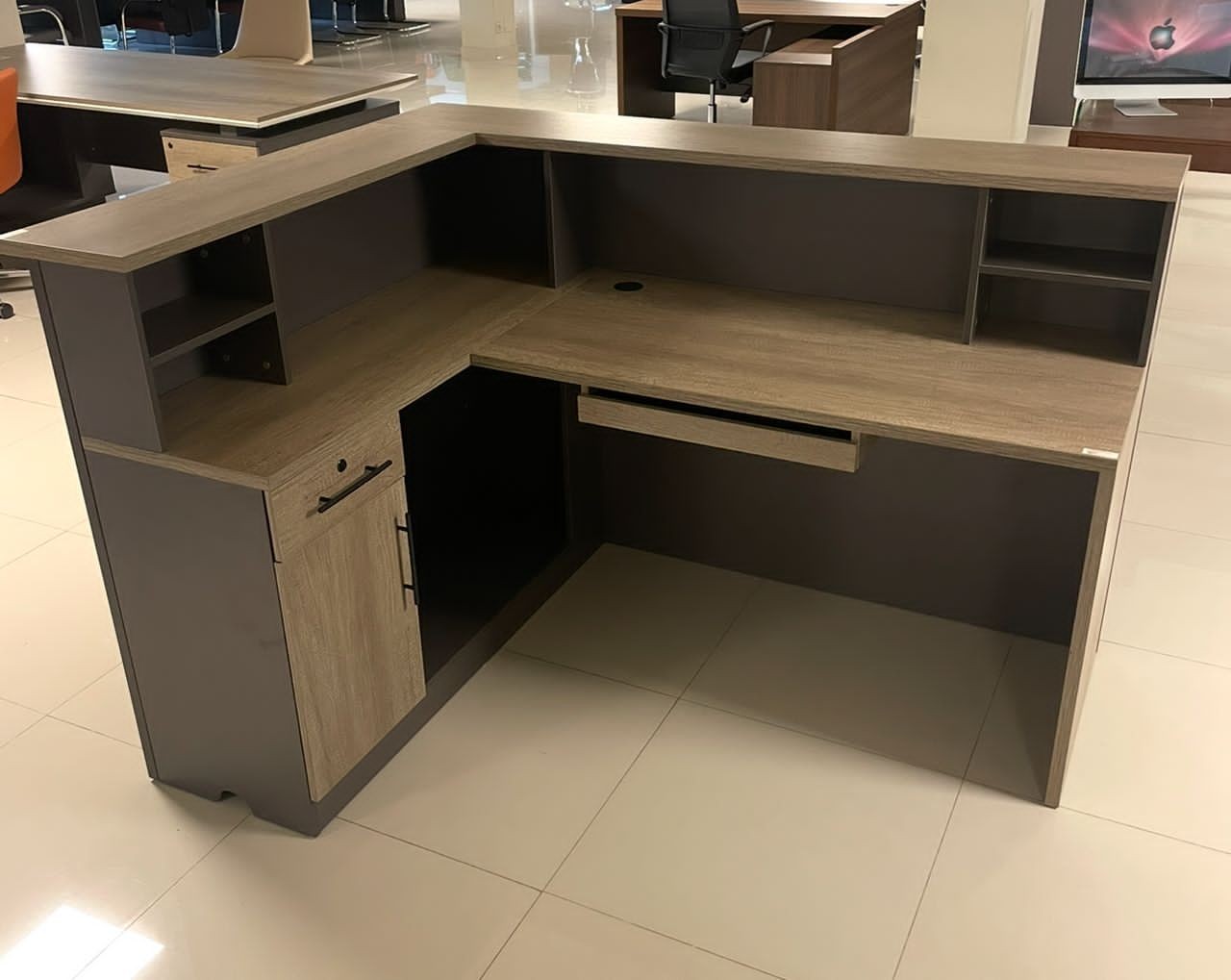 Bureau de Réception tout Neuf