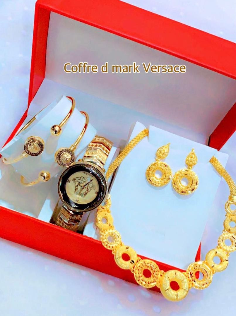 Coffret Cadeau Pour Femme Louis Vuitton - Montre Bracelet avec Collier et  Accessoires de Luxe Doré MOH00203 - Sodishop